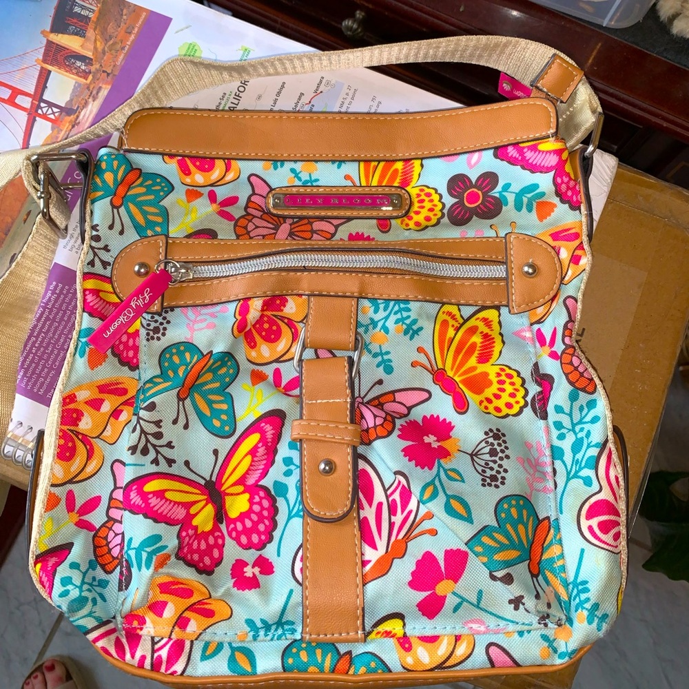 Gently used Lily Bloom “saddle” purse!